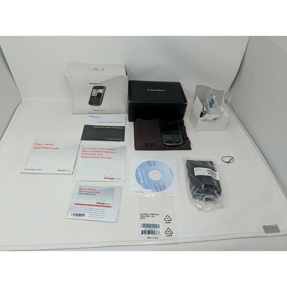 BlackBerry Bold 9650 3G Phone Bundle Verizon‎ in Original Box As Is Untested VTG
